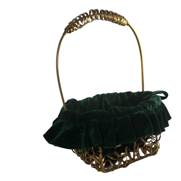 Festive Holiday Basket - 15” H x 9.5” L x 6”‎ D - Picture 5 of 6